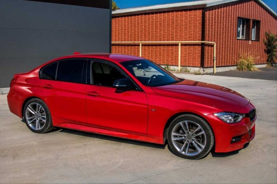 BMW 3 Serisi F30 Marşpiyel Lipi - Piano Black (2012-2018)