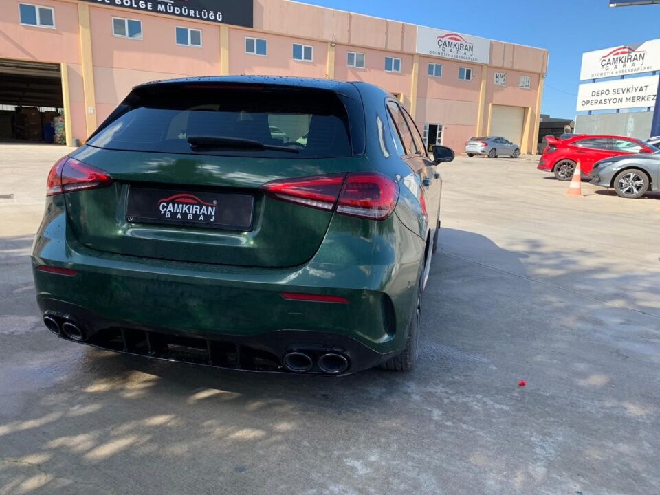 Mercedes-Benz A Serisi W177 Hatchback A45 S Difüzör ve Siyah Egzoz Seti