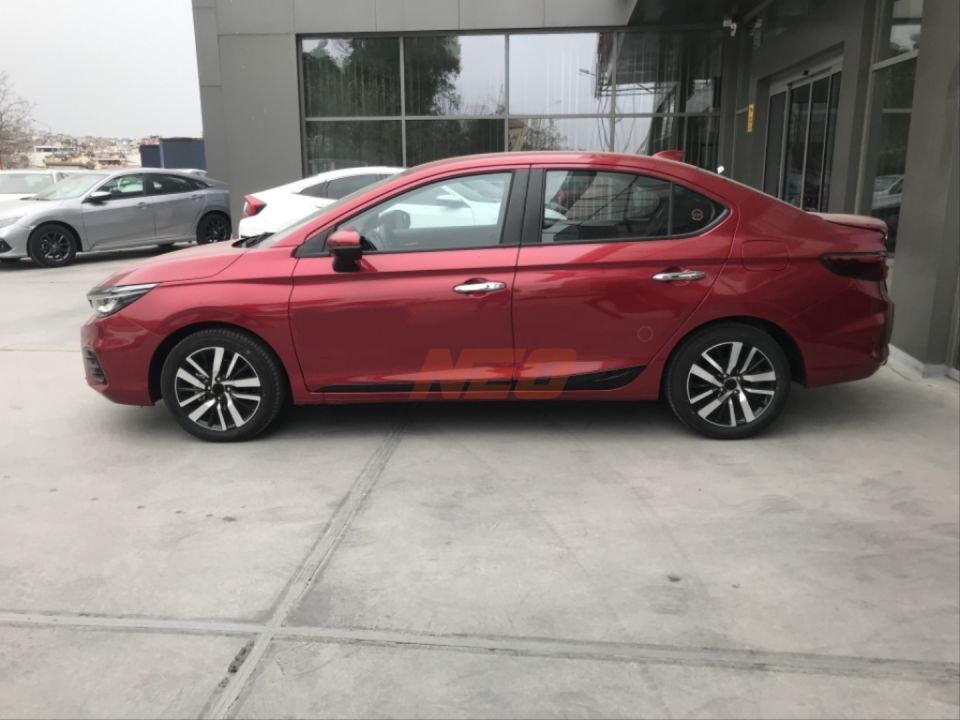 2020+ CITY IÇIN UYUMLU KAPI ÇITASI - PIANO BLACK