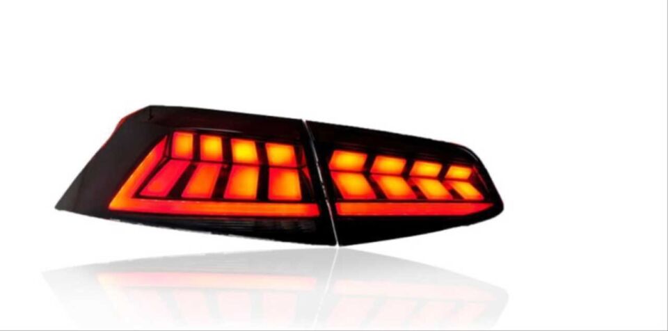 Volkswagen Passat B8 2015-2019 Kayar Sinyalli LED Stop Seti (Füme-Kırmızı)