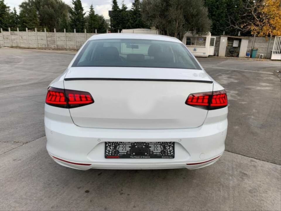 Volkswagen Passat B8 2015-2019 Kayar Sinyalli LED Stop Seti (Füme-Kırmızı)