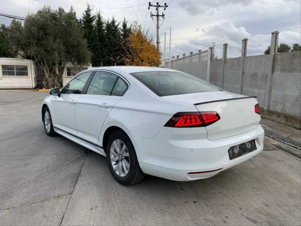 Volkswagen Passat B8 2015-2019 Kayar Sinyalli LED Stop Seti (Füme-Kırmızı)