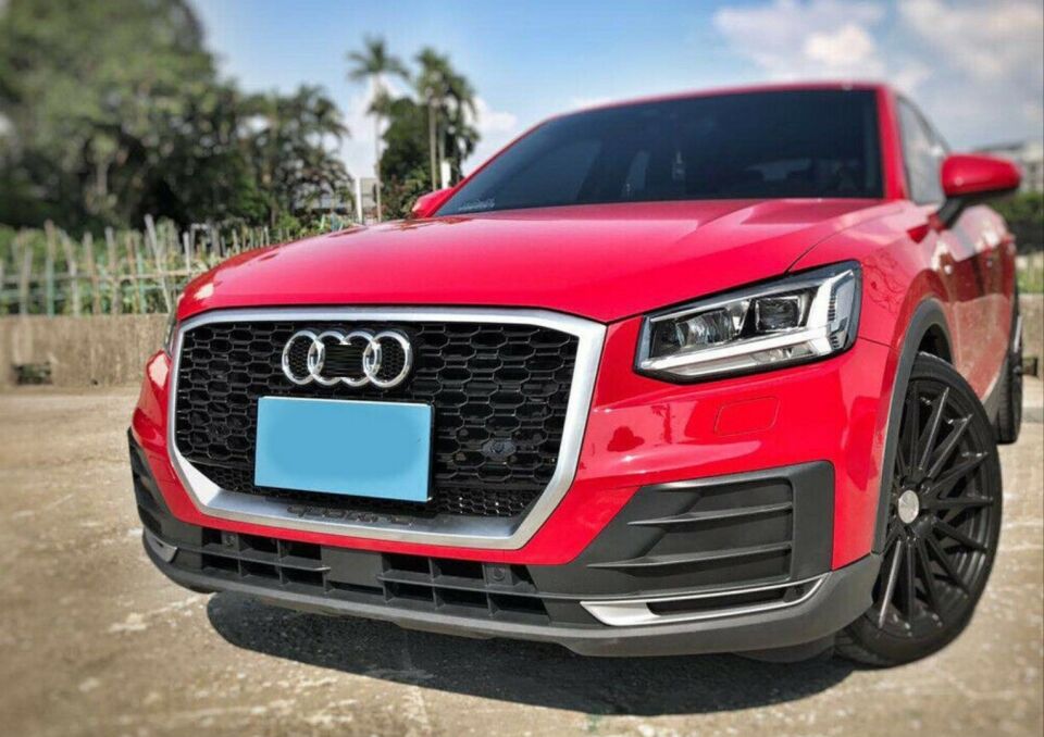 Audi Q2 GA RSQ2 Petek Panjur Gri Yazılı Piano Black