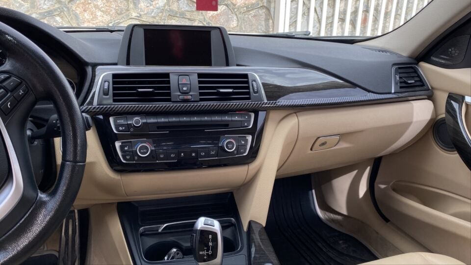 BMW 3 Serisi F30 Göğüslük Çıtası - Piano Black (2 Parça)