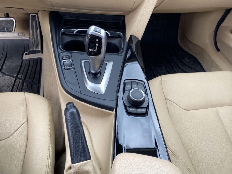BMW 3 Serisi F30 iDrive Konsol Kaplama - Piano Black