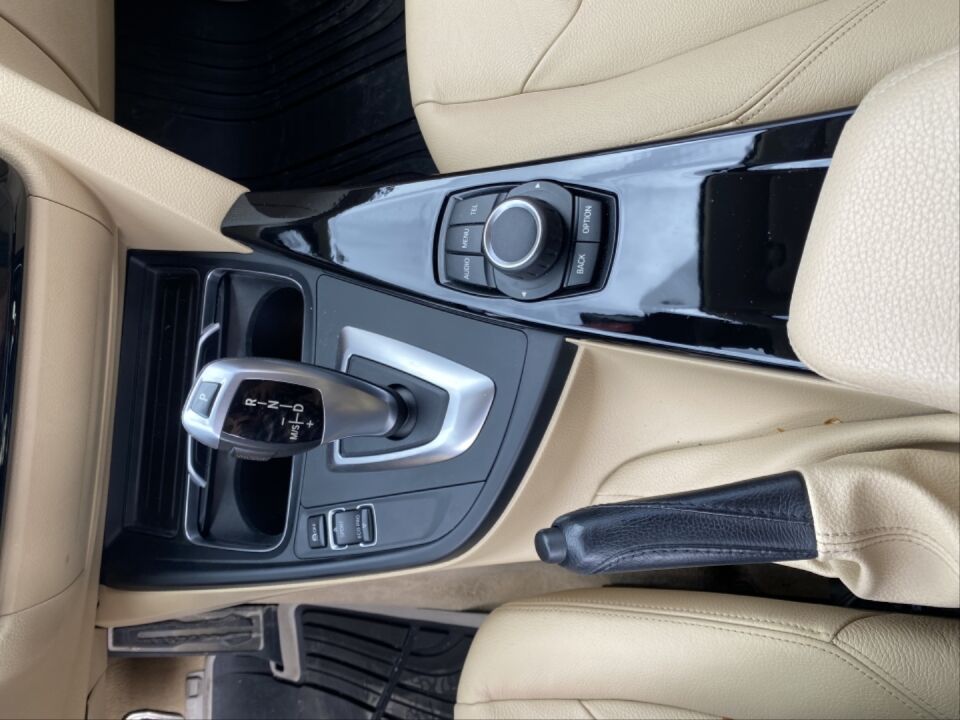 BMW 3 Serisi F30 iDrive Konsol Kaplama - Piano Black