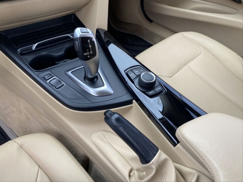 BMW 3 Serisi F30 iDrive Konsol Kaplama - Piano Black