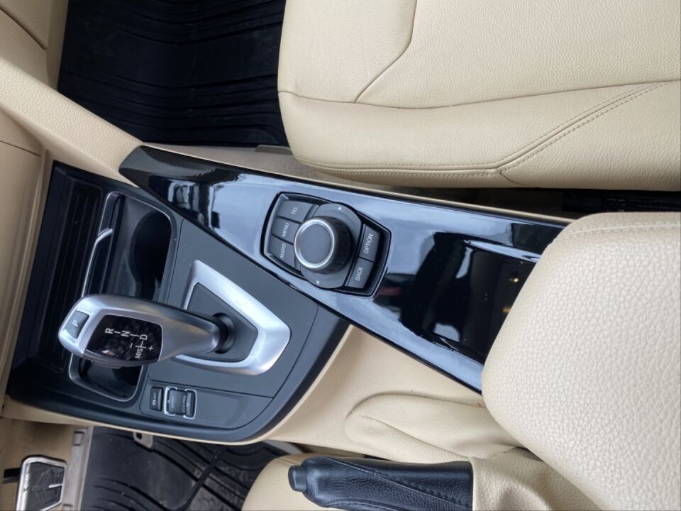 BMW 3 Serisi F30 iDrive Konsol Kaplama - Piano Black