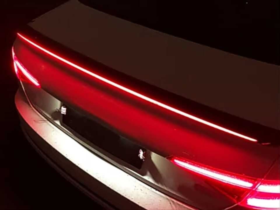 Audi A4 B9 2016-2019 Kayar Sinyalli LED'li Bagaj Spoyleri (Piano Black)