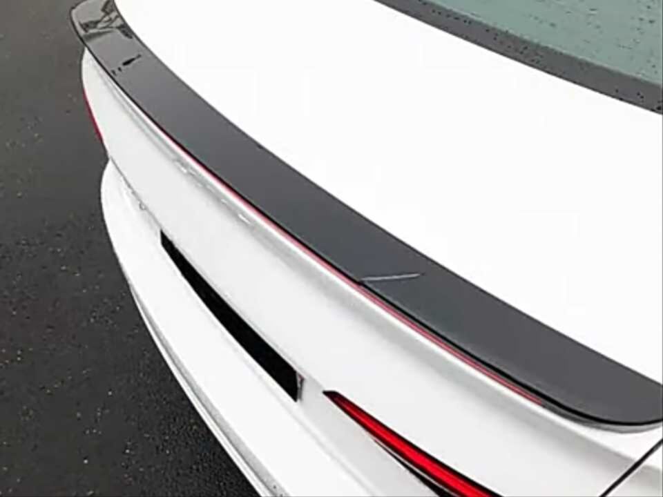 Audi A4 B9 2016-2019 Kayar Sinyalli LED'li Bagaj Spoyleri (Piano Black)