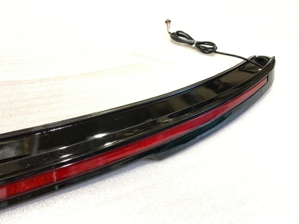 BMW 3 Serisi G20 LED Spoiler - Piano Black