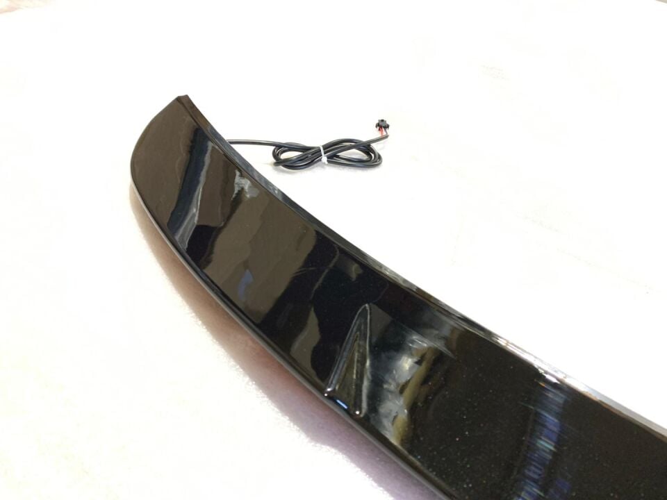 BMW 3 Serisi G20 LED Spoiler - Piano Black