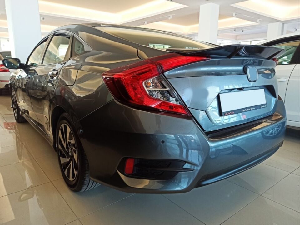 Honda Civic FC5 DTO Bagaj Üstü Spoiler Piano Black