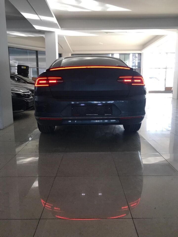 Volkswagen Passat B8 2015-2019 Kayar Sinyalli LED'li Bagaj Spoyleri (Piano Black)
