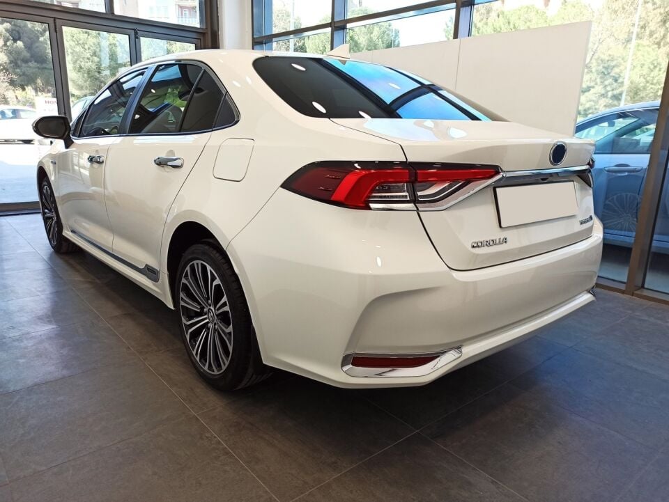 Toyota Corolla 2019+ Krom Arka Tampon Reflektör Çerçevesi Seti