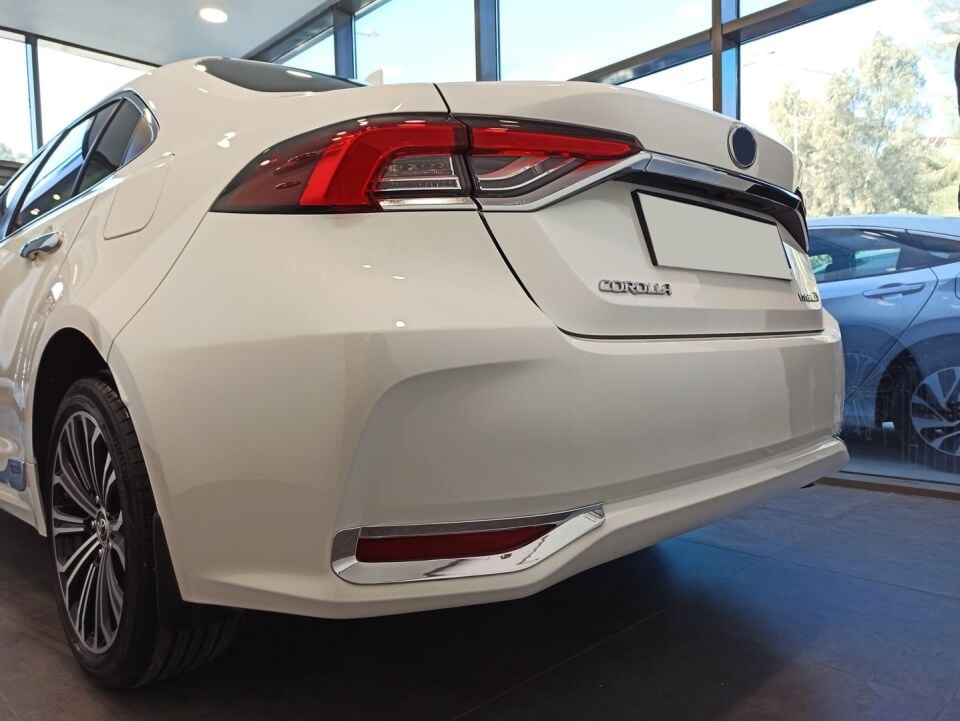 Toyota Corolla 2019+ Krom Arka Tampon Reflektör Çerçevesi Seti