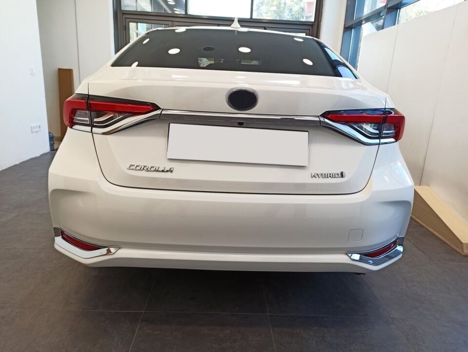 Toyota Corolla 2019+ Krom Arka Tampon Reflektör Çerçevesi Seti