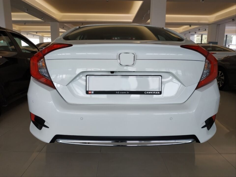 Honda Civic FC5 Sedan Arka Tampon Alt Çıtası Krom