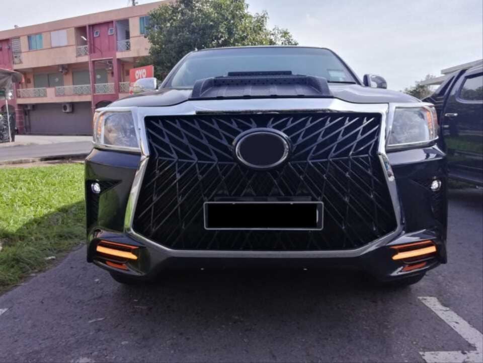 Toyota Hilux Vigo (12-15) Lexus Ön Tampon ve Panjur Dönüşüm Kiti