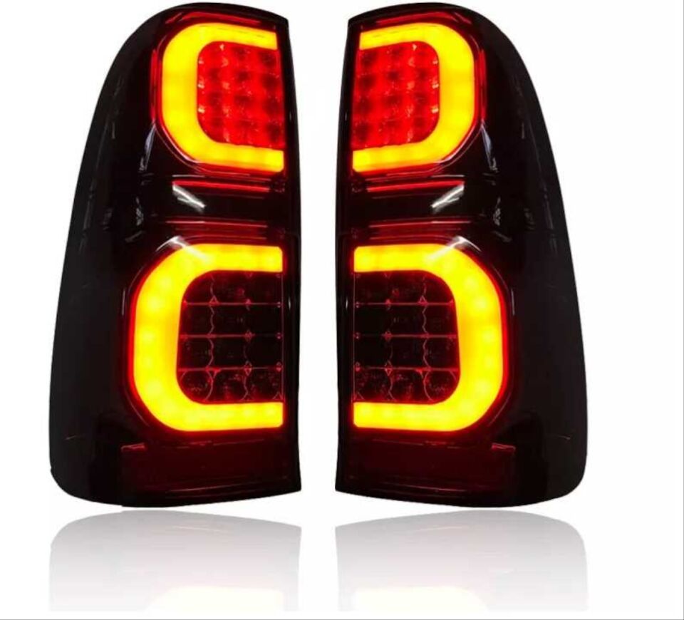 Toyota Hilux Vigo (12-15) Kayar Sinyalli LED Stop Seti Füme