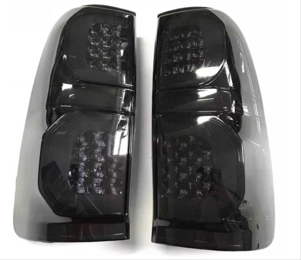 Toyota Hilux Vigo (12-15) Kayar Sinyalli LED Stop Seti Füme