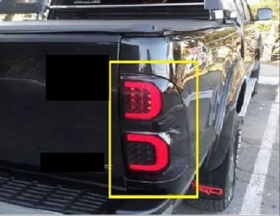 Toyota Hilux Vigo (12-15) Kayar Sinyalli LED Stop Seti Füme
