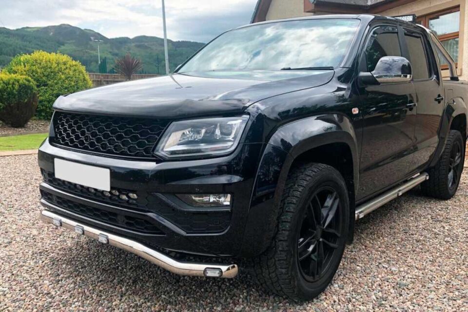 VW Amarok 2016-2022 Petek Ön Panjur Piano Black
