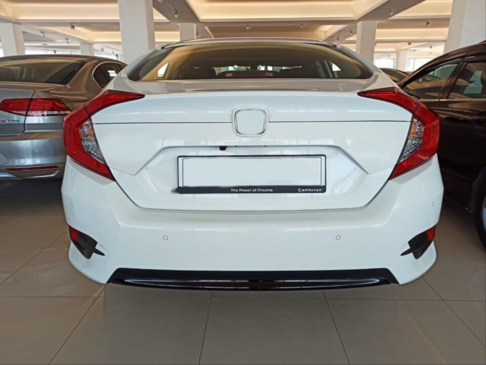 Honda Civic FC5 Arka Tampon Alt Çıta Kaplaması Piano Black