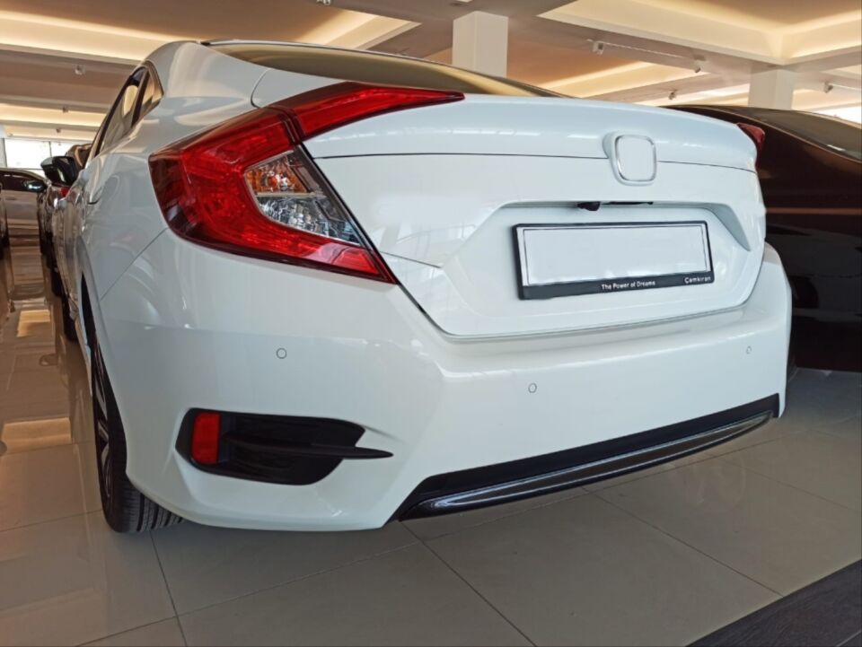 Honda Civic FC5 Sedan Arka Tampon Alt Lip Çıtası Karbon