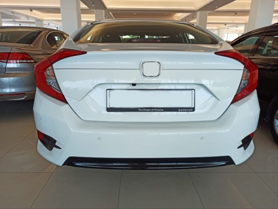 Honda Civic FC5 Sedan Arka Tampon Alt Lip Çıtası Karbon
