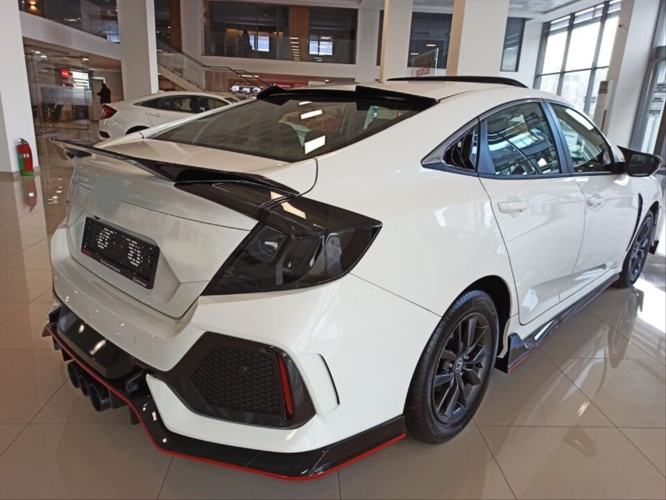 Honda Civic FC5 Sedan V Arka Cam Üstü Spoyler Piano Black