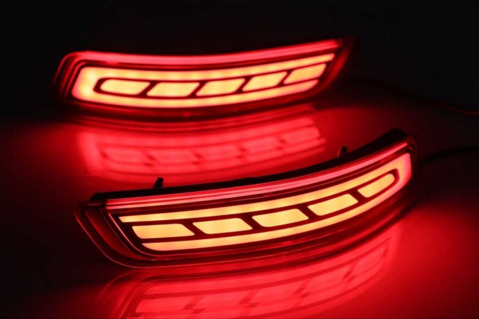 Toyota Corolla (14-16) LED Bar Kayar Sinyalli Reflektör Kırmızı